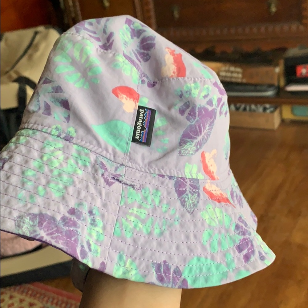 Patagonia sun hat with strap.No size